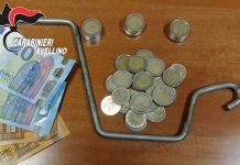 Atripalda, scassina una slot davanti al gestore e fugge