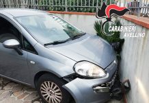 Baiano, non si ferma all’alt e si lancia dall’auto rubata. Arrestato