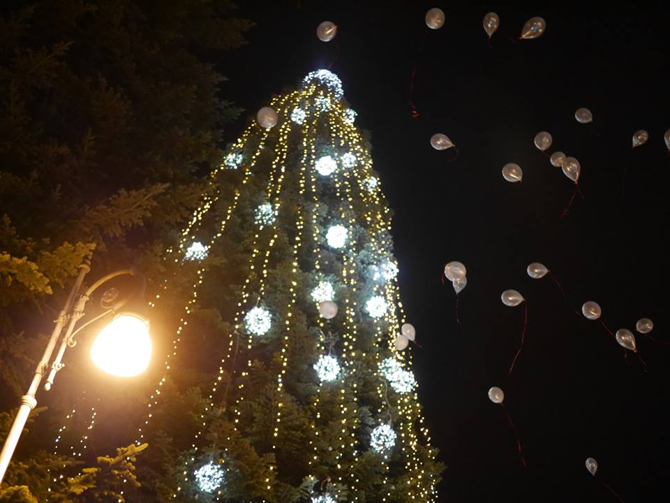 Albero Di Natale Grande.A Caposele L Accensione Dell Albero Di Natale Piu Grande D Europa Nuova Irpinia