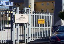 Bimbo di pochi mesi chiuso in auto a Montella liberato dai Carabinieri