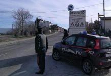Frigento, preda di droga e alcool travolge con la propria un’auto in sosta