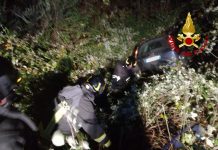 Pietrastornina, fuori strada con l’auto resta intrappolato col cane
