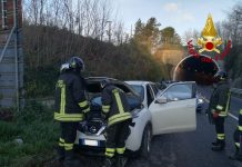 Manocalzati, sbanda con l’auto e finisce sul guard rail
