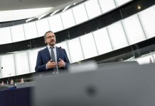 «Liberare i vaccini dai brevetti», Pedicini (5s): garantire l’accesso