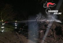 Baiano, incendio in un’azienda agricola. Al rogo 300 pali di legno, indagano i carabinieri