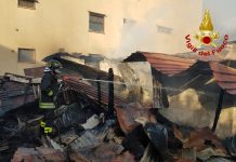 Montoro, due depositi in fiamme minacciavano una abitazione. Incendio domato dopo 4 ore