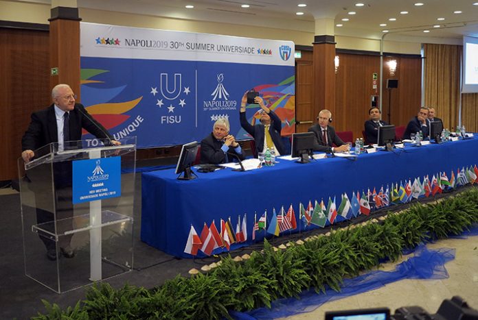 Il tavolo dell'Heads of Delegations Meeting, con circa sessanta capi delegazione provenienti dalle 124 Federazioni universitarie del mondo che, dal 3 al 14 luglio, parteciperanno alla 30^ Summer Universiade Napoli 2019