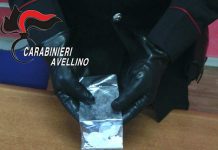 Sperone, sorpreso con 8 dosi di cocaina in casa: denunciato