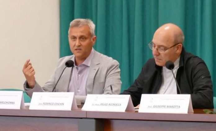 Mario Melchionna, segretario della Cisl Irpinia Sannio, accanto all'Arcivescovo Metropolita, Felice Accrocca, proporre del tavolo istituzionale delle Aree Interne