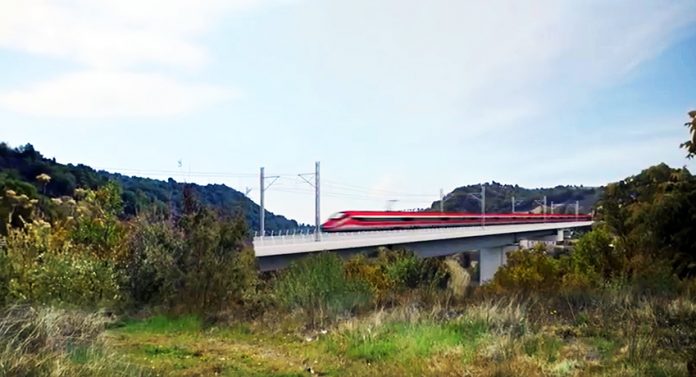 Tratta Hirpinia Apice: il passaggio del treno ad alta capacità/velocità su uno dei ponti previsti lungo il tracciato irpino