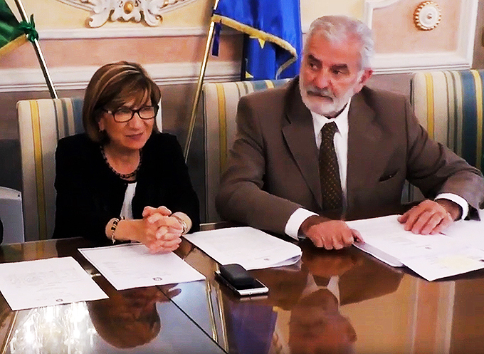Il commissario straordinario del Comune di Avellino Giuseppe Priolo e Il Prefetto di Avellino, Maria Tirone