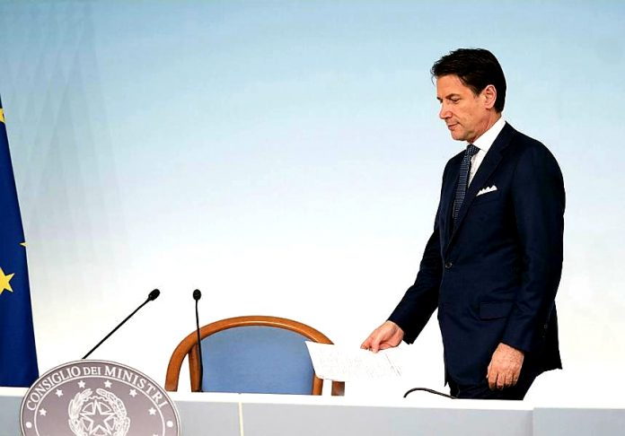 La crisi di governo certificata dalle parole del Premier Giuseppe Conte, nel corso della conferenza stampa a Palazzo Chigi. Ha indicato nella Lega l'unica responsabile della fine della collaborazione gialloverde