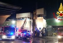 Silos industriale in fiamme a Nusco nella notte, salvata l’azienda