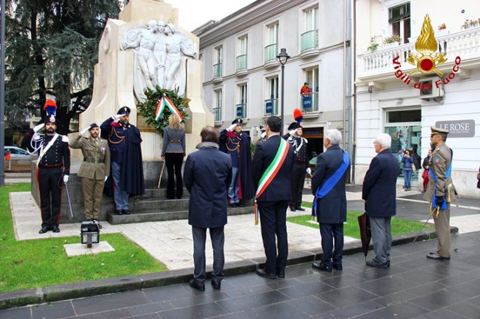 In occasione del Giorno dell’Unità Nazionale e Giornata delle Forze Armate, le autorità civili e militari di Avellino hanno reso omaggio ai caduti per la Patria