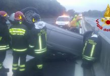 Auto fuori controllo si ribalta sull’A16 a Mirabella, 33enne in ospedale