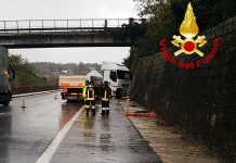 Autotreno contro un muro sull’A16, gasolio sull’autostrada. Code a Montemiletto