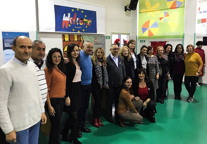 All'Istituto Ruggero II di Ariano accolte le delegazioni europee, nell'ambito dell'Erasmus+. Sono giunti nella città del Tricolle 21 studenti e 11 docenti provenienti da Polonia, Romania, Spagna, Grecia, Turchia per scoprire gli usi e le tradizioni dei loro “colleghi” italiani