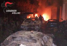 Autodemolizione in fiamme a Domicella, indagano i Carabinieri