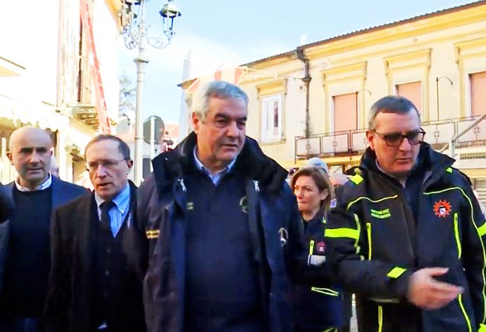 Borrelli a San Martino e in Valle Caudina: lo Stato metterà al sicuro le popolazioni. Nella foto: il Capo della Protezione Civile è accanto al Vicepresidente della Giunta Regionale campana Fulvio Bonavitacola e al sindaco Pasquale Pisano, con il Direttore Generale della Protezione Civile della Campania, Italo Giulivo