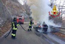 Auto in fiamme nei tornanti di Montevergine, soccorsi dei vigili del Fuoco
