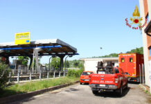 Neonato rimasto chiuso nell’auto sulla ‘Napoli Bari’ liberato dai Vigili del Fuoco di Avellino