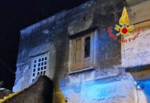 Incendio in una abitazione disabitata di Sirignano nella notte