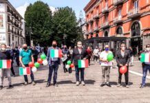 Flash mob del Centrodestra ad Avellino «per la Repubblica e contro il governo»