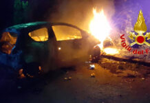 Auto in fiamme nella notte a Montoro alla frazione Piano