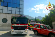 Silos di una conceria in fiamme a Solofra, malore per un addetto