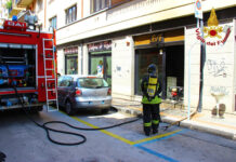 Incendio in un negozio nel centro di Avellino, paura in via Zigarelli