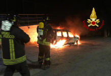 Auto in fiamme nella notte a Taurano nei pressi del campo sportivo