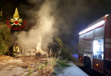 Auto in fiamme a Sorbo Serpico nella notte