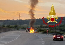 Auto a fuoco in transito a Sant’Angelo dei Lombardi