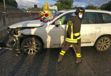 Auto contro un muro sull’A16 a Mirabella Eclano, 2 persone ferite