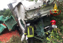 Estratto dal Tir precipitato a Conza nella scarpata: è in ospedale