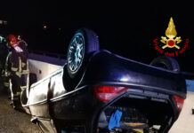 Auto ribaltata sull’A16 a Pietradefusi, 2 squadre dei Vigili del Fuoco sull’autostrada