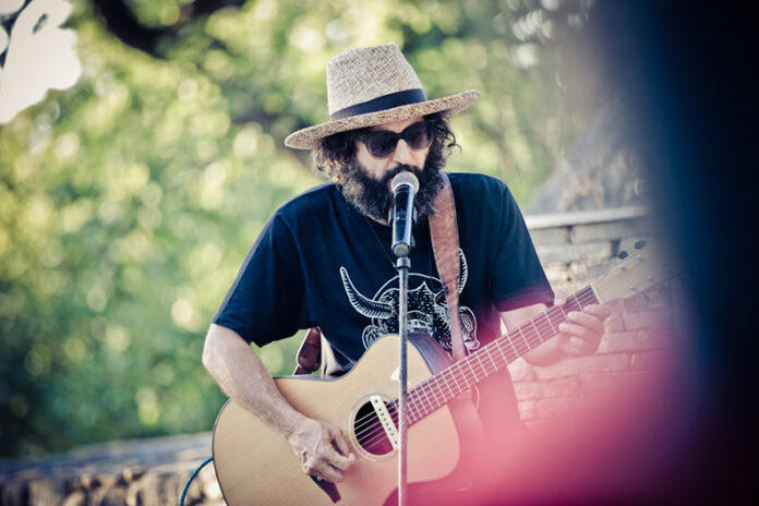 Vinicio Capossela a Calitri (foto di Fabrizio Iozzo fornite dagli organizzatori dello Sponz AcQuà! )