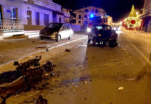 Auto contro un cancello a Mirabella Eclano, un giovane in ospedale