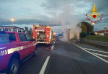 Tir in fiamme sull’A16, traffico deviato a Mirabella nella stazione di servizio
