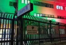 Caserma Litto illuminata dal Tricolore per i Carabinieri caduti nel 1980