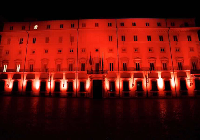 Palazzo Chigi illuminato in occasione della Giornata internazionale per l'eliminazione della violenza contro le donne