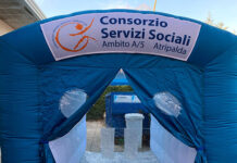La stanza degli abbracci anti-covid per anziani e familiari