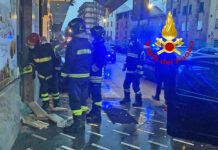 Bomba carta ad Atripalda davanti a un negozio. Indagano i Carabinieri