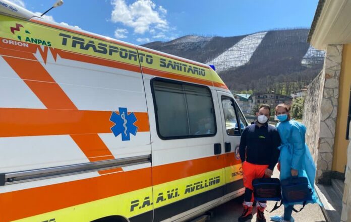 Team dell'Asl per le vaccinazioni ai pazienti domiciliari in Irpinia rientranti nel programma ADI