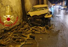 Incidente a Solofra fra un’auto e un camion carico di legna, due feriti