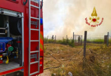 Sterpaglie a fuoco sul Raccordo a Montoro Sud. Bonifica l’area