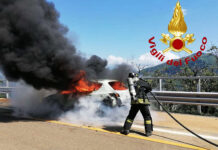 Auto a fuoco sull’autostrada Napoli-Bari, in salvo famiglia di San Prisco