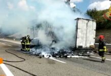 Autoarticolato in fiamme sulla Napoli-Bari, trasportava pedane in legno