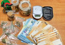 Denunciato un 20enne di Solofra per spaccio di droga. Sequestrati 5.700 euro
