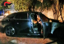 I Carabinieri indagano a Solofra sull’incendio di un’auto in un condominio